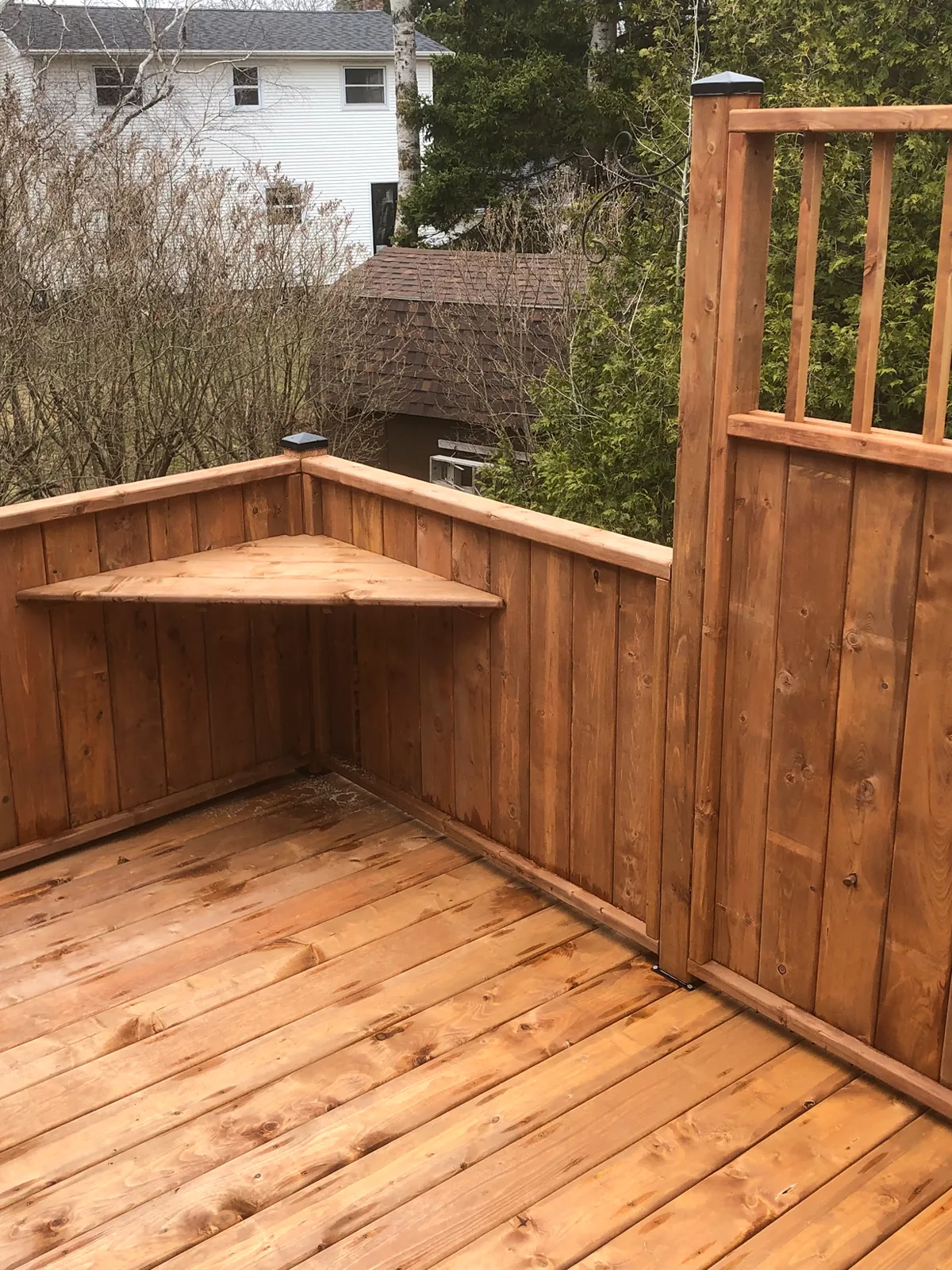Sichtschutzterrasse mit Geländer